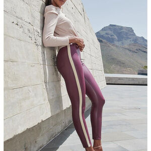 Lascana Glitter Side Stripe Leggings
Size 4/6 Nwt